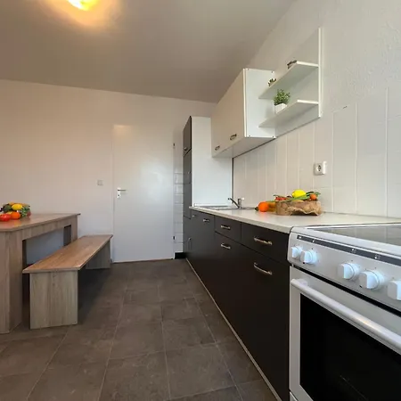 Zentrale Monteurwohnung Mit Top-ausstattung In شقة رين