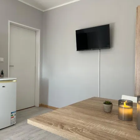 Zentrale Monteurwohnung Mit Top-ausstattung In رين