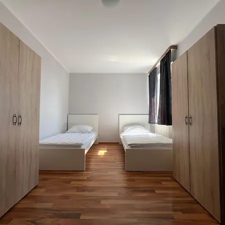 Zentrale Monteurwohnung Mit Top-ausstattung In