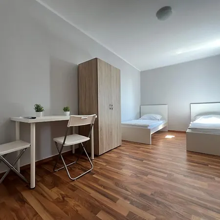 Zentrale Monteurwohnung Mit Top-ausstattung In Apartment *