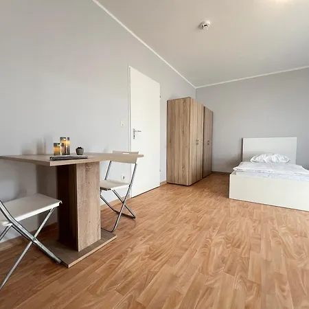 شقة Zentrale Monteurwohnung Mit Top-ausstattung In رين