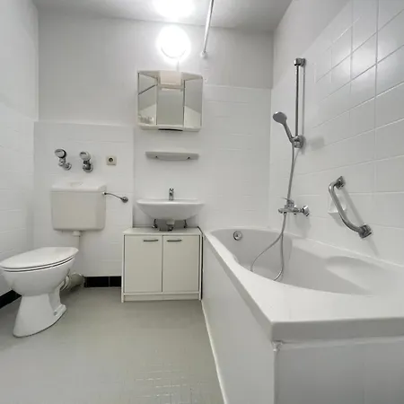 Zentrale Monteurwohnung Mit Top-ausstattung In *