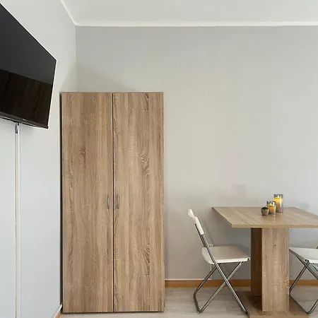 Zentrale Monteurwohnung Mit Top-ausstattung In رين