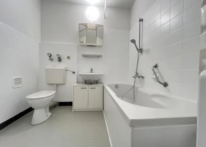 Zentrale Monteurwohnung Mit Top-ausstattung In *